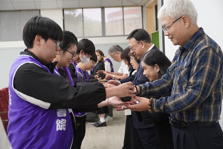 書院生拜師禮感受師道精神　錢復分享許倬雲生命歷程