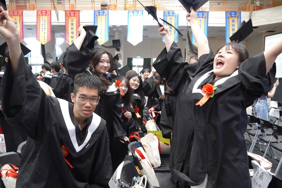 [Jun 14th 2025] Leading the Future with Intelligence" CHU Graduation Ceremony Takes Place - 1,397 CHU Students Welcome High-Paying Careers and Intelligent Lives.Image