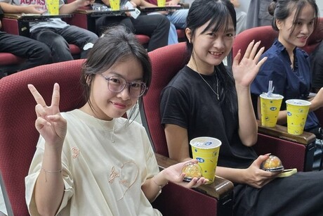 From singing and games to food sharing, the new student fellowship activity was lively, with international students experiencing the charm of Taiwanese culture in a joyful atmosphere.Image