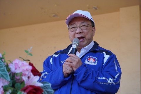 CHU President Dr. Victor Liu encourages students to maintain health, develop exercise habits, and face challenges with a positive attitude.Image