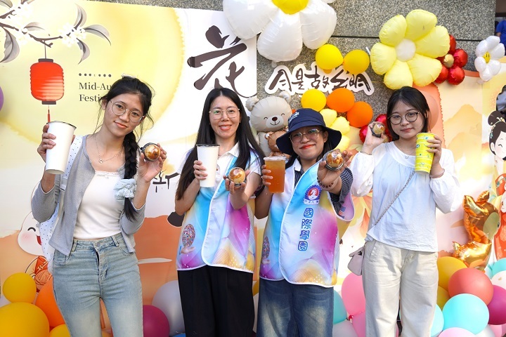 Full Moon, Family Reunion! CHU International Campus Mid-Autumn Festival Event Warmly Supports International Students’ Integration into CHU Campus Life