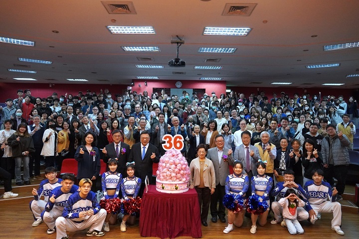 中華大學36週年校慶迎新局　蛻變華大紀念特輯承載華大精采篇章